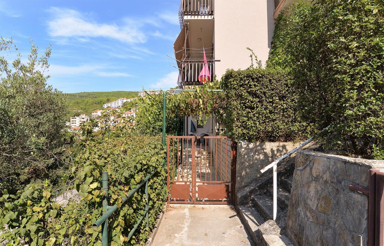 Apartment Near The Sea 650 Rabac Bagian luar foto