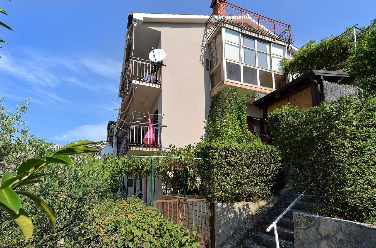 Apartment Near The Sea 650 Rabac Bagian luar foto