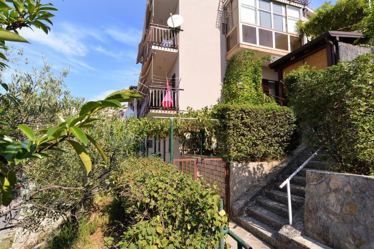 Apartment Near The Sea 650 Rabac Bagian luar foto