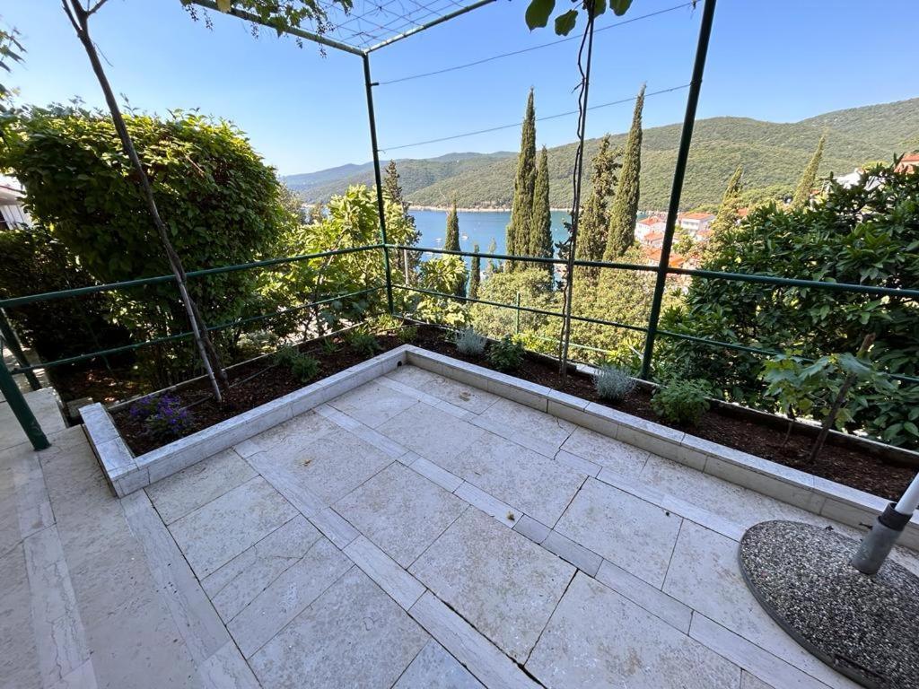 Apartment Near The Sea 650 Rabac Bagian luar foto